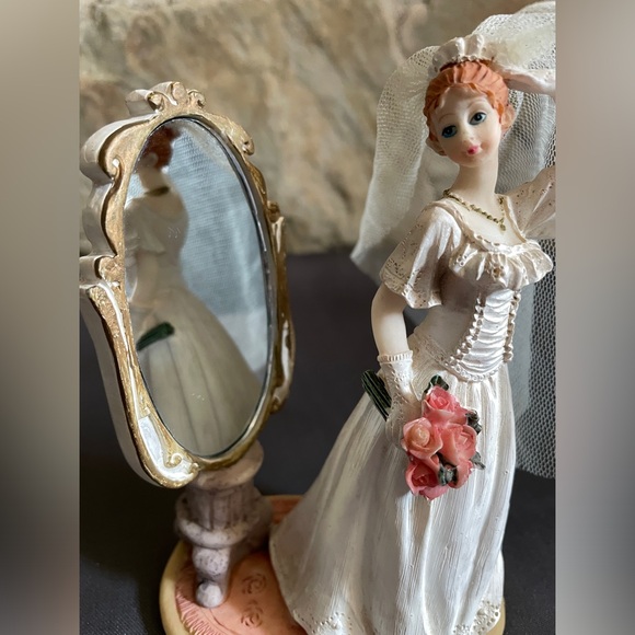 Vintage K’s Collection Beautiful Bride Resin Figurine Having One Last Look - Picture 5 of 11